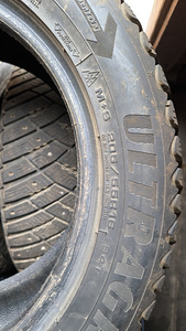 Goodyear Ultra Grip Ice (205/55 R16) 4 штуки (2 фото из 3)