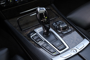BMW 740d xdrive (9 фото из 14)