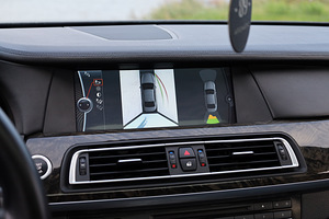 BMW 740d xdrive (12 фото из 14)
