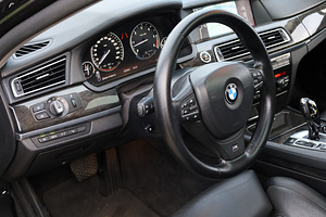 BMW 740d xdrive (11 фото из 14)