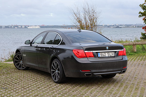 BMW 740d xdrive (4 фото из 14)