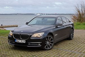 BMW 740d xdrive (2 фото из 14)