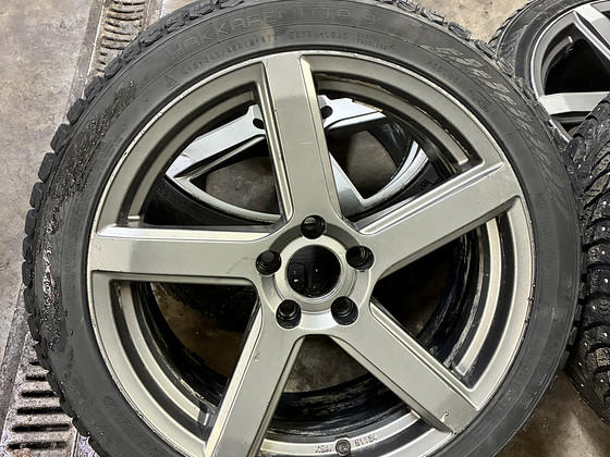 Диски Dotz CP5 18” 5x112 и шипованные шины Nokian Hakkapeliitta 9