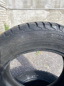 Зимние шины Continental 205/65R16C (2 фото из 3)
