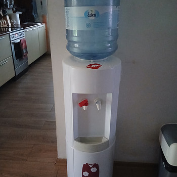Кулер для воды.