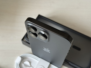 Apple iPhone 16 Pro Max Black 512GB heas korras (4 foto / 8)