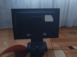 Продам монитор фирмы hp (4 фото из 5)