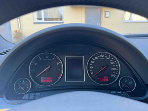 AUDI A4 AVANT (8 foto / 10)