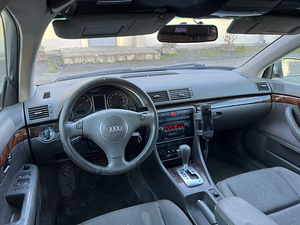 AUDI A4 AVANT (9 foto / 10)