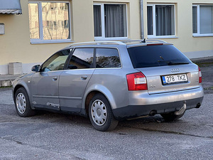 AUDI A4 AVANT (5 foto / 10)
