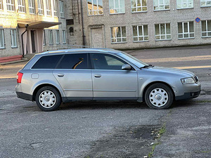 AUDI A4 AVANT (4 foto / 10)