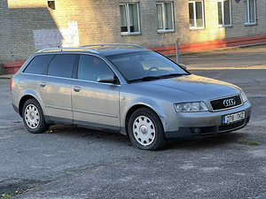 AUDI A4 AVANT (2 foto / 10)