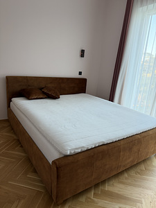 Кровать 180×200 с матрасом и дополнительными принадлежностями (1 фото из 3)
