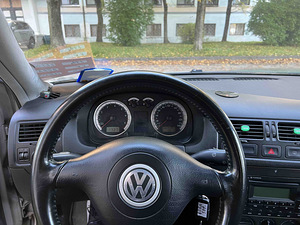 VOLKSWAGEN BORA (8 foto / 10)