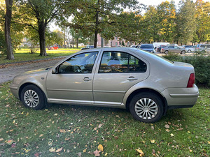 VOLKSWAGEN BORA (3 foto / 10)