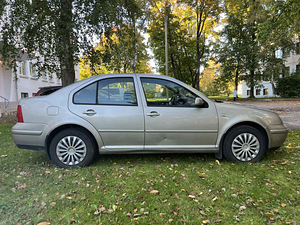 VOLKSWAGEN BORA (4 foto / 10)