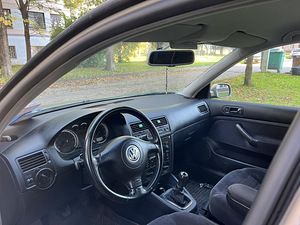 VOLKSWAGEN BORA (9 foto / 10)