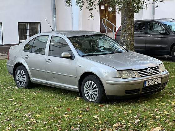 VOLKSWAGEN BORA