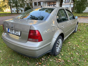 VOLKSWAGEN BORA (7 foto / 10)