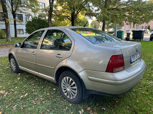 VOLKSWAGEN BORA (5 foto / 10)