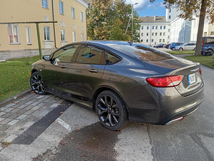 Chrysler 200S (2 foto / 11)