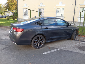Chrysler 200S (6 foto / 11)