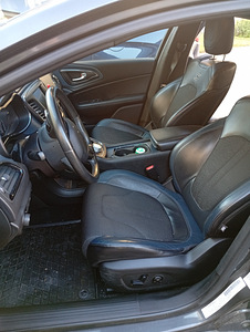 Chrysler 200S (9 foto / 11)