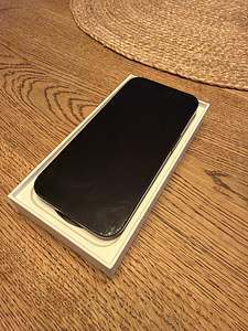 iPhone 15 Pro (2 foto / 4)