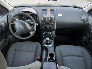 NISSAN QASHQAI (9 foto / 10)