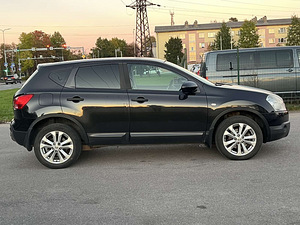 NISSAN QASHQAI (5 foto / 10)