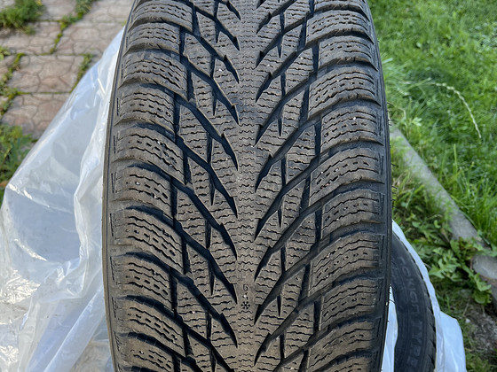 Резина 235/45 R18 Nokian