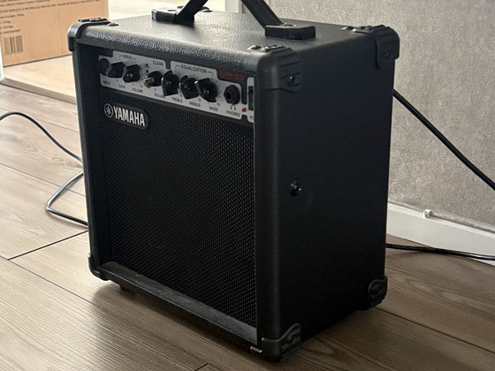 Yamaha GA-15 — гитарный комбик 15 Вт