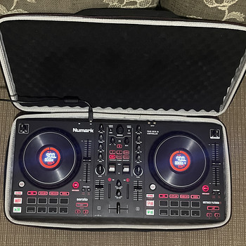 Numark Mixtrack Platinum FX