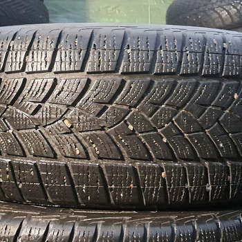 M+S / 235 55 19 / Goodyear Ultragrip Ice SUV