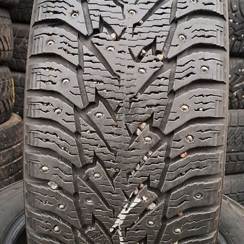 Naastrehvid / 225 60 17 / Bridgestone Noranza 001