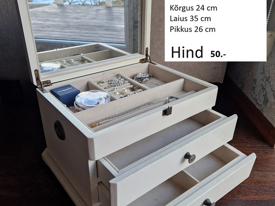 Шкатулка для украшений