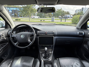 Skoda Superb (8 foto / 15)