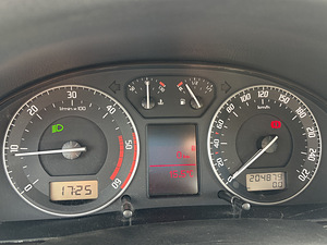 Skoda Superb (14 foto / 15)