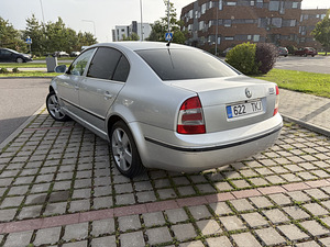 Skoda Superb (2 foto / 15)