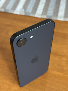 iPhone 16e (5 foto / 9)