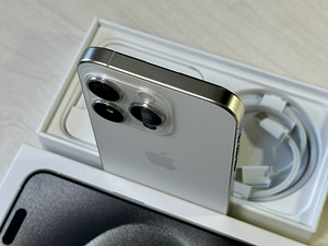 Apple iPhone 15 Pro 256GB White Ti nagu uus. Aku 100% (4 foto / 8)