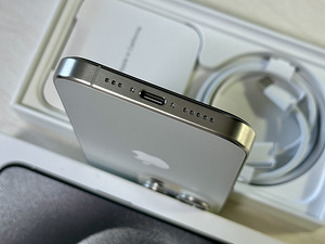 Apple iPhone 15 Pro 256GB White Ti nagu uus. Aku 100% (5 foto / 8)
