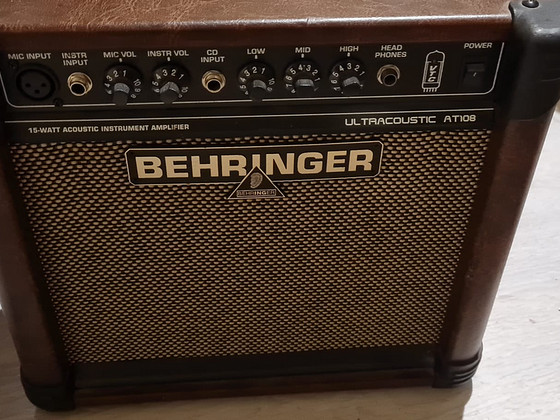 Behringer Ultracoustic AT108 võimendi