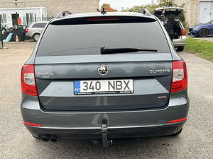 SKODA SUPERB (8 foto / 11)