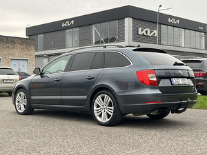 SKODA SUPERB (6 foto / 11)