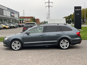 SKODA SUPERB (4 foto / 11)
