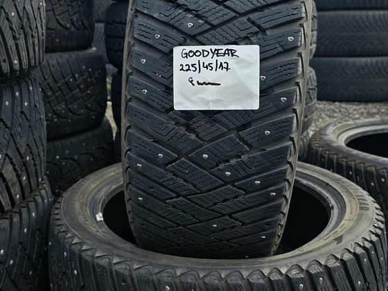 Шины R17 225 45 17 Goodyear 8 мм 2 шт.