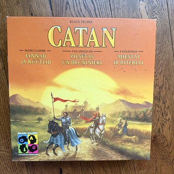 Lauamäng Catan laiendus «Linnad ja rüütlid». Catan: C