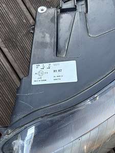 Передние фары Audi A6 C6 (2 фото из 3)
