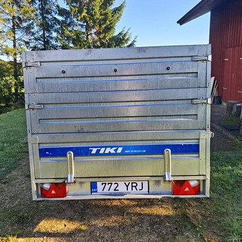 Tiki trailer